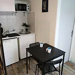 Grand Studio avec jardin et entrée privative à noter réservations de 3 nuits minimum