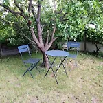 Grand Studio avec jardin et entrée privative à noter réservations de 3 nuits minimum