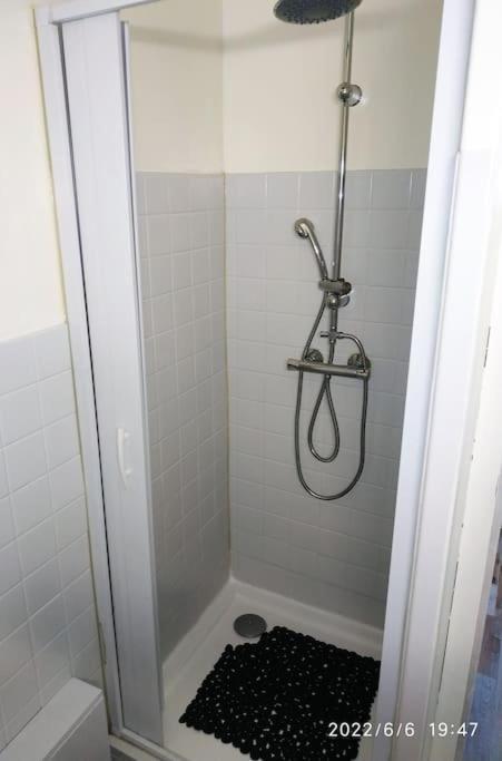 Appartement Grand Avec Jardin Et Entrée Privative à Noter Réservations De 3 Nuits Minimum *